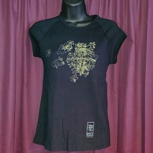 Puzzle Design cap sleeve tee